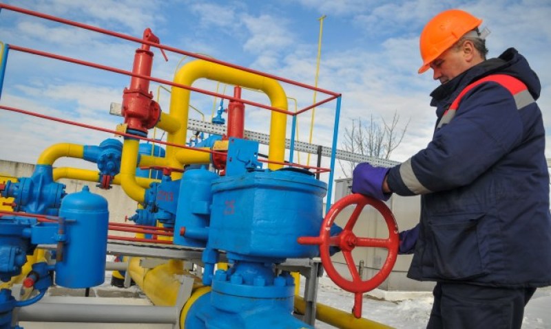 ЕК: България ще прецени накъде да насочи приходите от таксата за пренос на руски газ