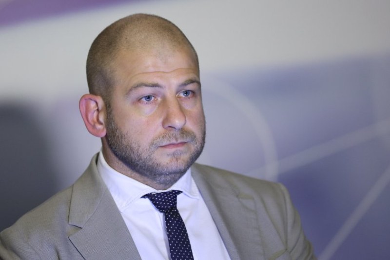 Стойнов за казуса с машините: Скандално невярна информация