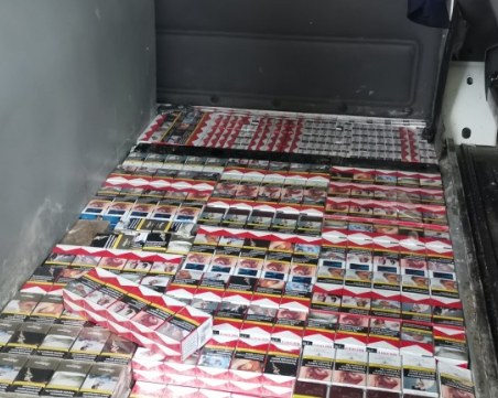 Заловиха над 70 000 къса цигари на 