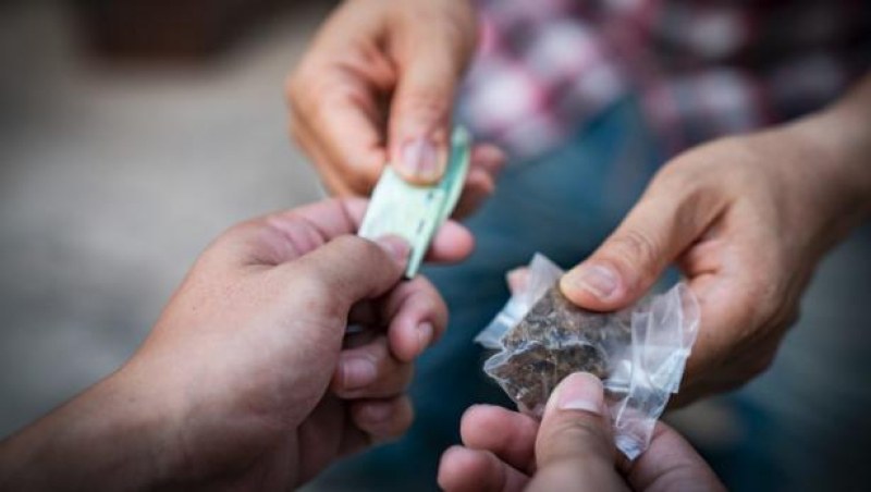 Акция срещу наркотици в Пещера, арестуваха наркодилър