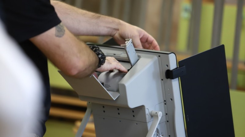 Сертифицирането на машините за гласуване започна