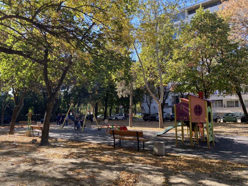 23 нови пейки край детски площадки и в квартален парк в Южен