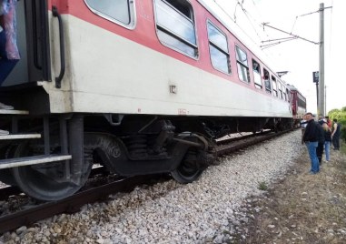 Пътници от бързия влак София – Бургас през Казанлък бяха