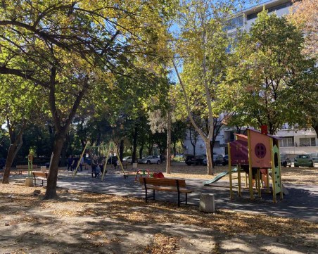 23 нови пейки край детски площадки и в квартален парк в Южен