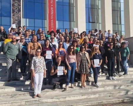На протеста: Ние, артистите, сме статистическа грешка според бюджета в България