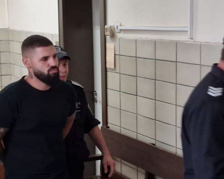 Отложиха делото за промяна на мярката на Георги, нарязал Дебора Михайлова