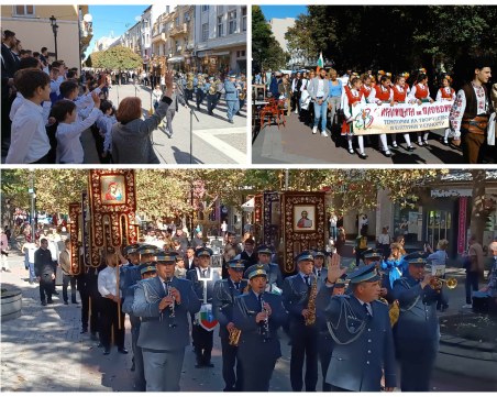 Пловдив празнува своите народни будители, стотици гледаха шествието по Главната