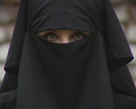 Узбекистан забрани забулването на публични места