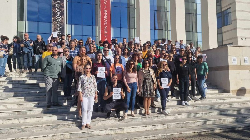 На протеста: Ние, артистите, сме статистическа грешка според бюджета в България