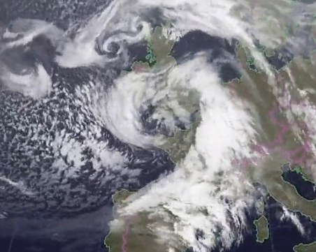 Бурята Киърън взе жертви в Нидерландия, Белгия и Франция