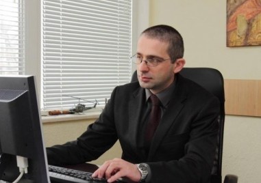Адв Станислав Станев е член на Пловдивската адвокатска колегия доктор
