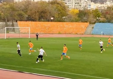 Отборът на Локомотив II допусна поражение от Сливен Черно белите загубиха