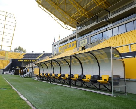 Ботев премести треньорските скамейки за дербито пред централната трибуна