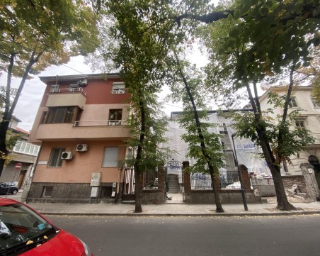 Нови строежи и стари нарушения на емблематична улица в Пловдив