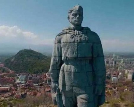 Петър Троянов: Ще бутне ли Альоша възпитаният и сдържан проф. Старибратов?