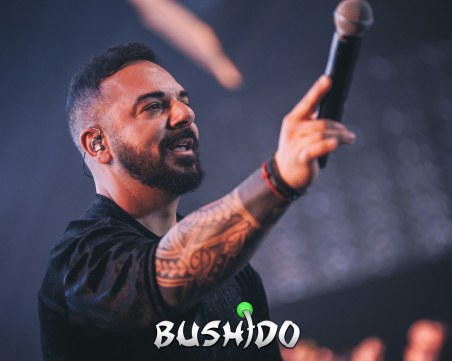 Стотици пяха „По, по, по” в Bushidо! Гръцкият изпълнител Триандафилос предизвика фурор