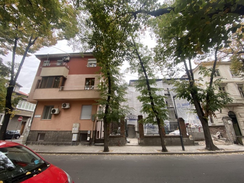 Нови строежи и стари нарушения на емблематична улица в Пловдив
