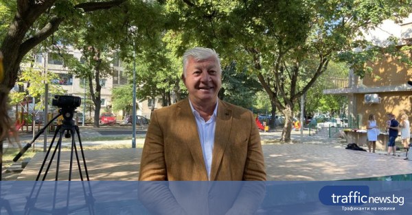 Zico quitte le bureau du maire de Plovdiv, apportant avec lui la première herbe la plus étrange de son état