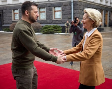 Зеленски получи похвали от председателя на ЕК за реформите по време на война