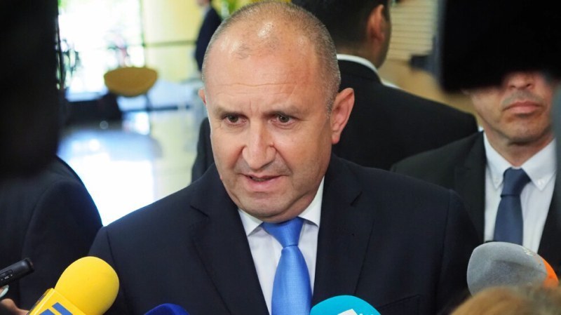Румен Радев не коментира дали ще уволни шефа на ДАНС