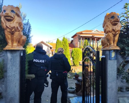 При акция в Шуменско: Иззеха антики и близо 40 000 лв.