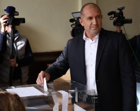 Радев: Трябва масово да гласуваме, не допускайте да бъдете изолирани