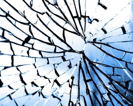 Счупиха стъкло на колата на шеф на предизборен щаб в Добрич