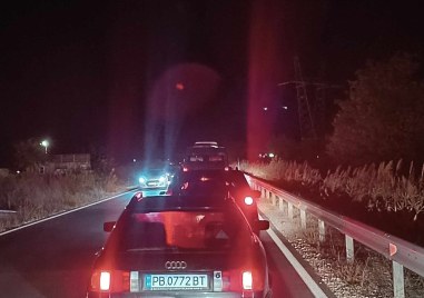 Две пътни произшествия на Околовръстното на Пловдив образуваха огромно задръстване