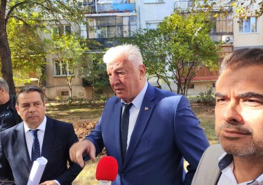 Папка с проекти ще връчи кметът Здравко Димитров на своя