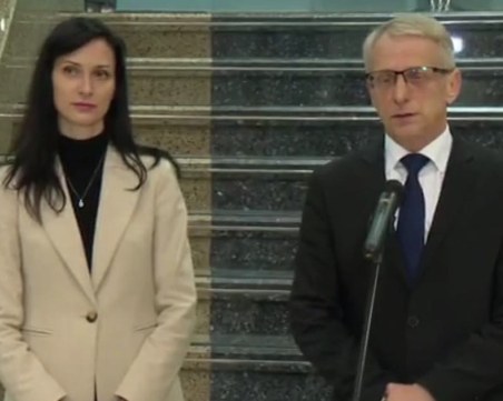 Двама граждани с български произход са заложници на 