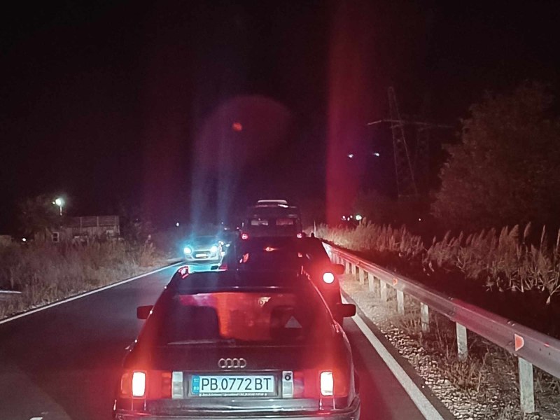 Две пътни произшествия на Околовръстното на Пловдив образуваха огромно задръстване.