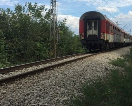 Авариен ремонт ограничава движението през прелеза на Розино