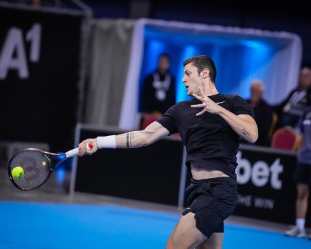 Лазаров започна чудесно, но загуби от Котов на София оупън