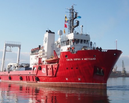 Българският полярен кораб тръгна на експедиция към Антарктида