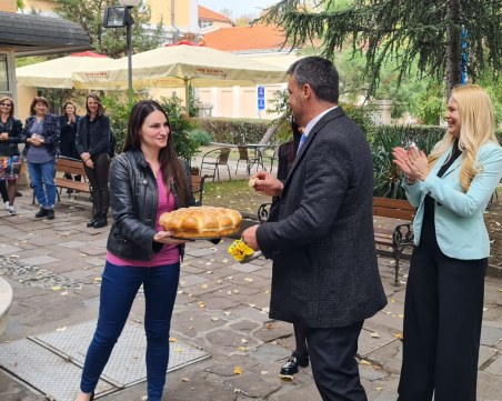 С пита и мед посрещнаха кмета на район „Централен
