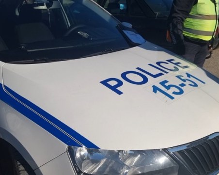 Мъж преби и намушка жена си с нож в Айтос