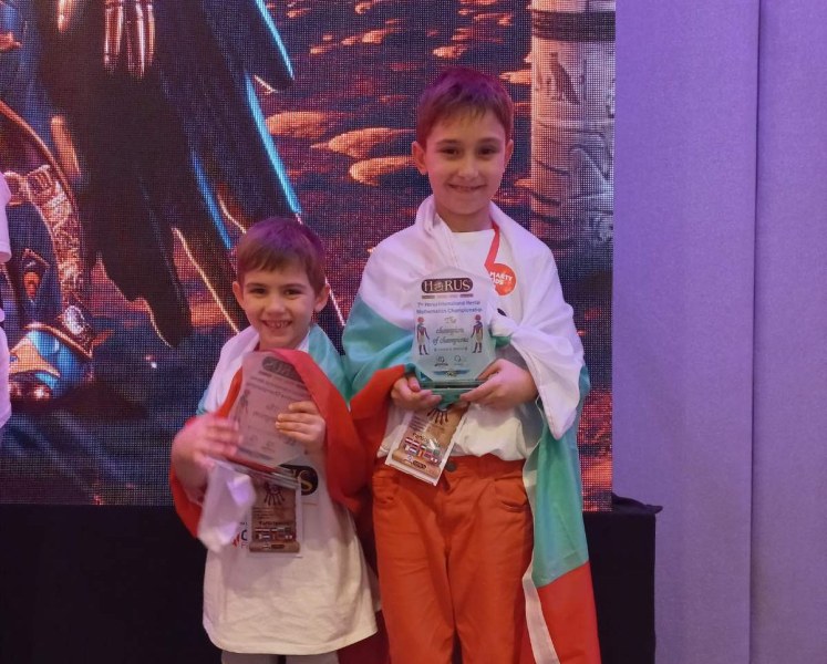 Две деца от Пловдив вдигнаха българското знаме на състезание по ментална аритметика в Дубай