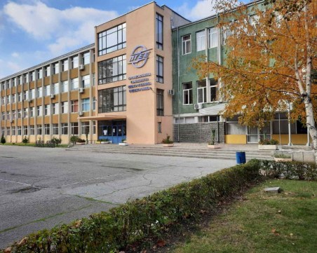 Буря в чаша вода? Родители от ПГЕЕ-Пловдив притеснени от преместването на децата им заради ремонт