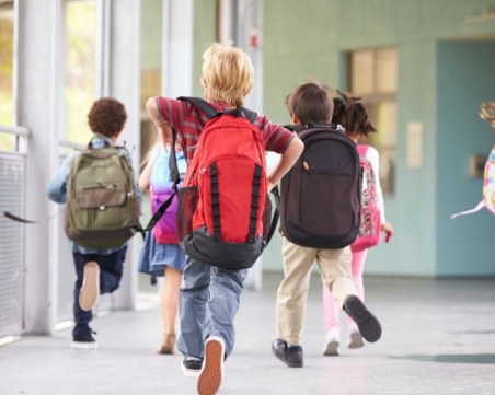 Над 240 000 семейства на деца получиха еднократна помощ от 300 лв.