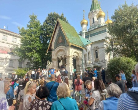 Руската църква в центъра на София отваря врати