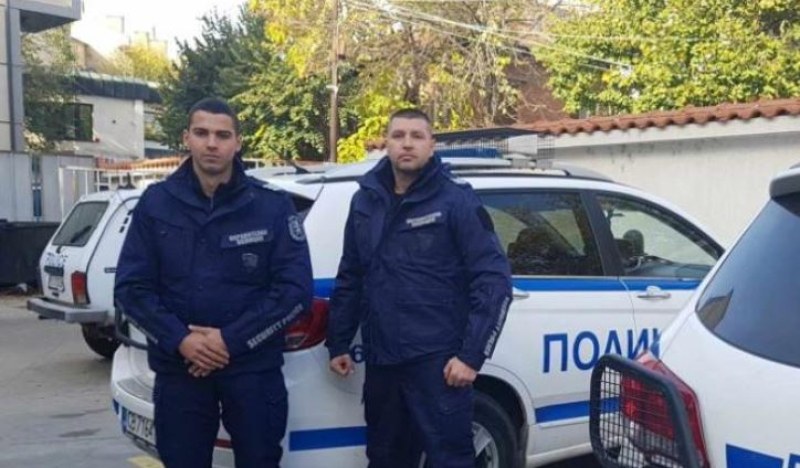 Полицаи помогнаха на припаднал шофьор в Хасково