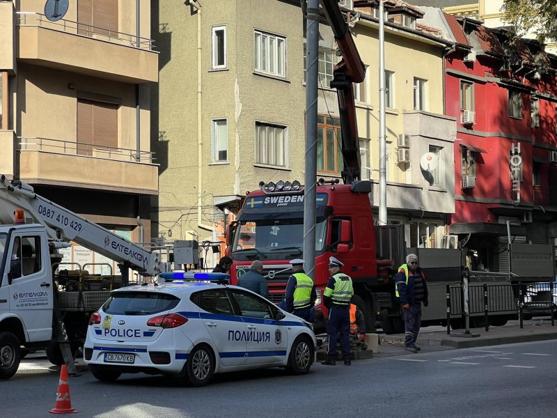 Служители от сектор Пътна полиция ще регулират движението на кръстовище