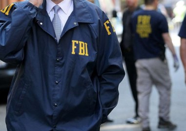 Агенти на американското ФБР спряха на улицата кмета демократ Ерик
