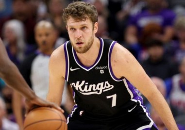 Александър Везенков направи силно включване от пейката за Сакраменто Кингс