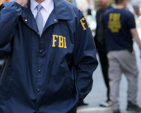 Агенти на ФБР претърсиха кмета на Ню Йорк насред улицата