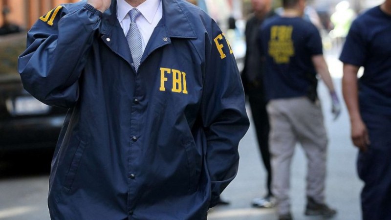 Агенти на американското ФБР спряха на улицата кмета демократ Ерик