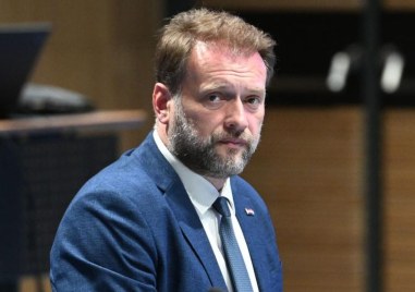 Хърватският министър на отбраната Марио Баножич беше уволнен от поста