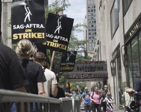 Хиляди души са останали без работа заради стачката в Холивуд