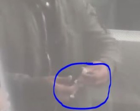 Мъже подмятат спринцовка на тротоар. Притесниха пловдивчани