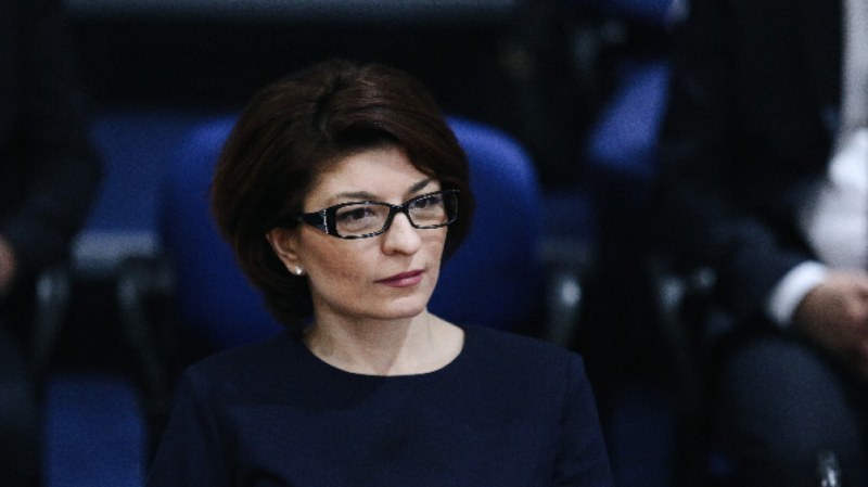 Десислава Атанасова: След ротацията ще има дупка в бюджета, може би не е случайно